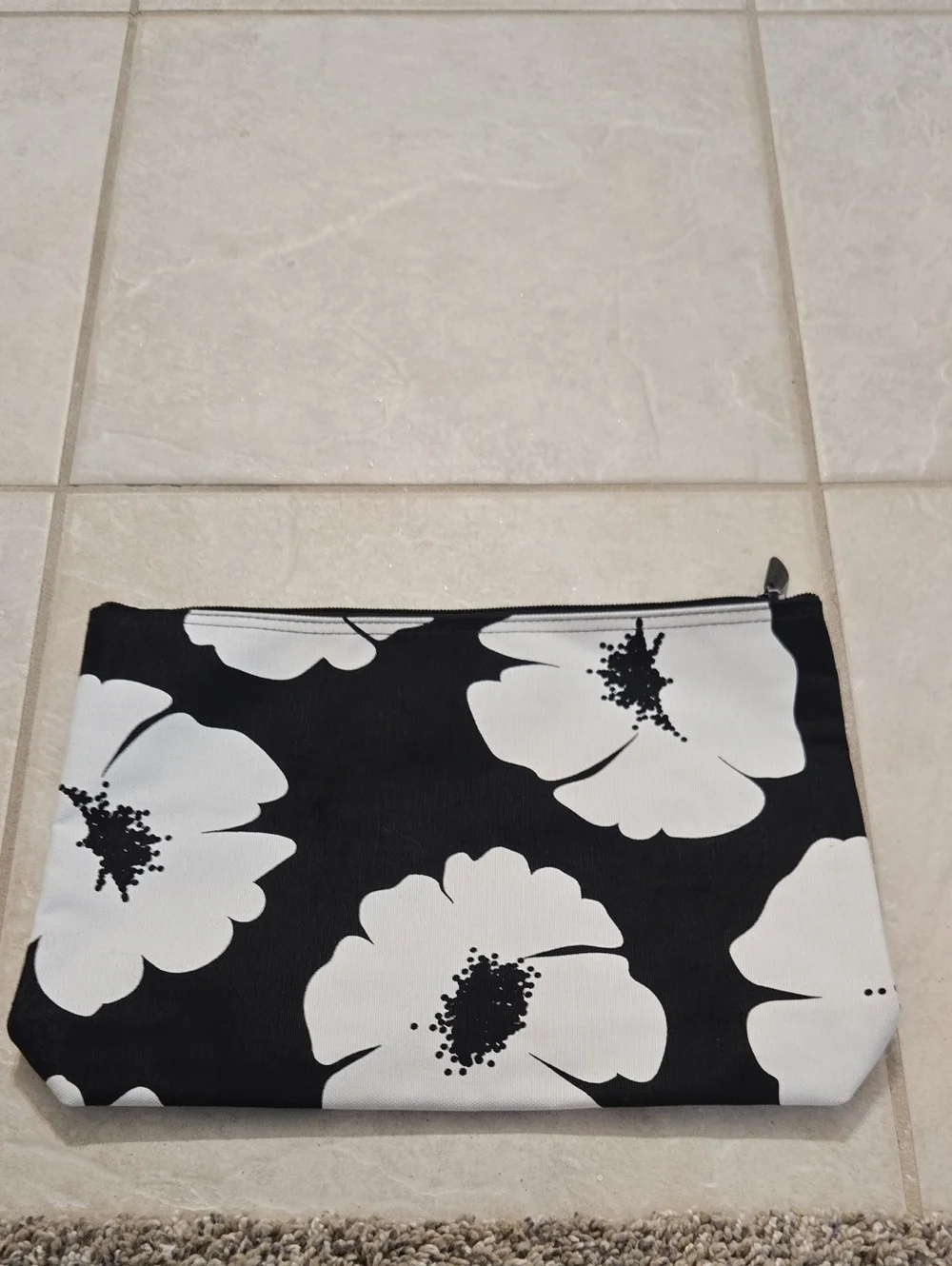 Thirty-One Black & White Floral Zip Pouch - Women Bags NEW